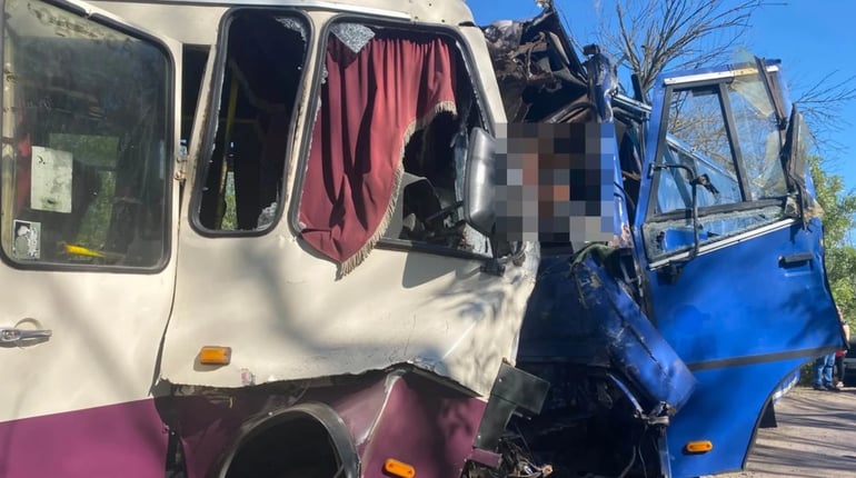Біля Міжлиманського зіткнулися два автобуси: двоє загиблих і понад 20 поранених