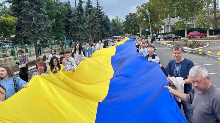Ходу з державним прапором у Біляївці перенесли: де збиратимуться 23 серпня