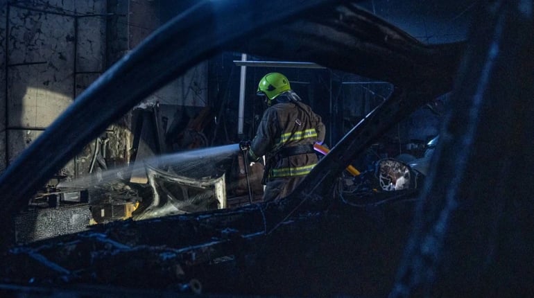У Лиманці сталася пожежа на СТО: залучили 19 рятувальників