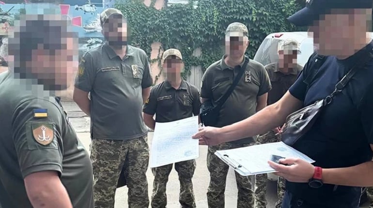 Збивали на авто та катували людей: в Одесі викрили працівників ТЦК
