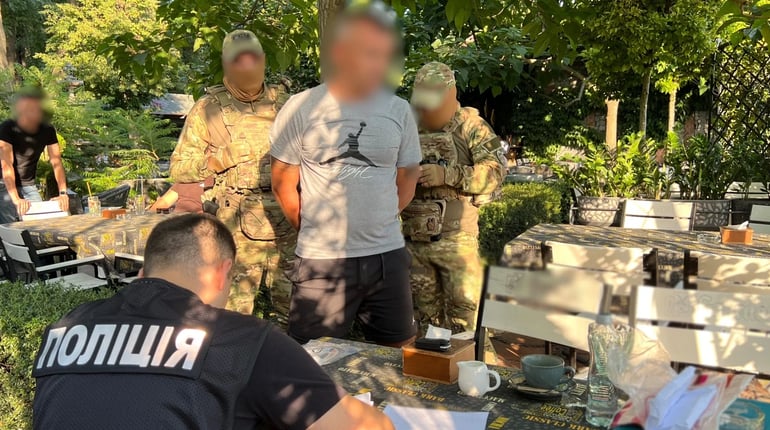 Оформлення інвалідності за 12 тисяч доларів: затримали жителя Одеського району
