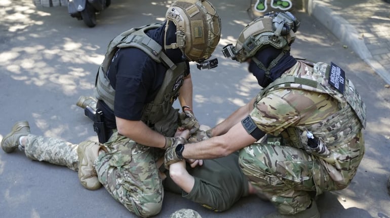 3500 і 2000 доларів за зняття з розшуку: на Одещині затримали двох працівників ТЦК