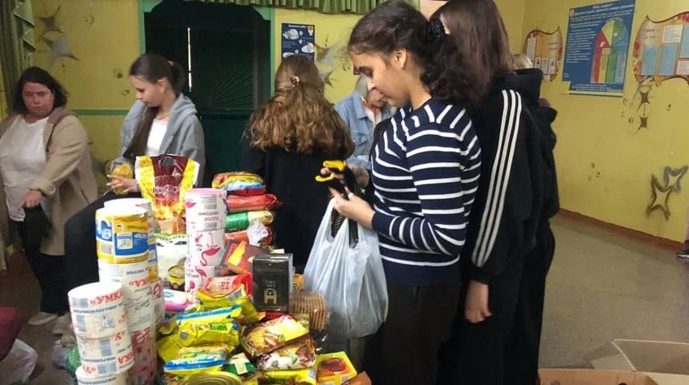Вантаж уже на фронті: у Граденицькому ліцеї зібрали допомогу для ЗСУ