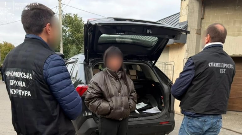 30 тисяч доларів за землю: у Нерубайській громаді затримали посадовицю