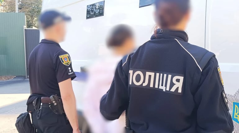 Десятки ножових поранень: в Одесі жінку підозрюють у вбивстві родички