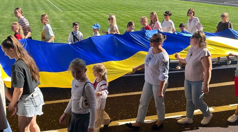 Хода з прапором, концерт і збір для військових: як у Біляївці відзначили 23 серпня