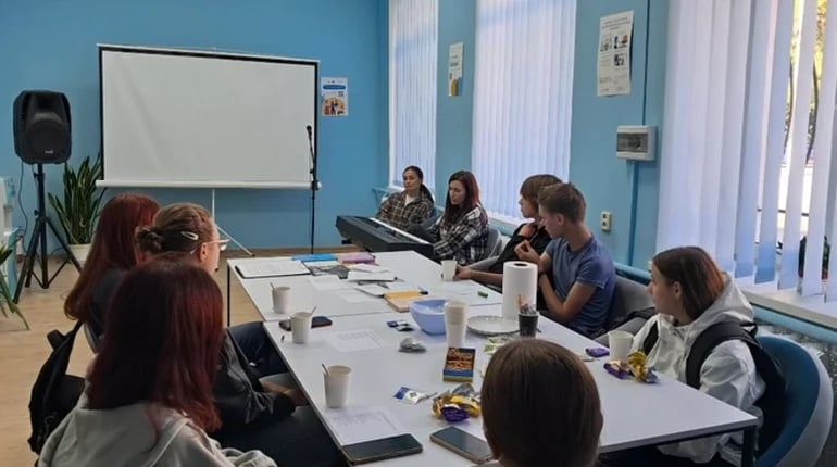 Музика, поезія і вікторина: у Біляївці в бібліотеці провели творчий вечір до Дня музики