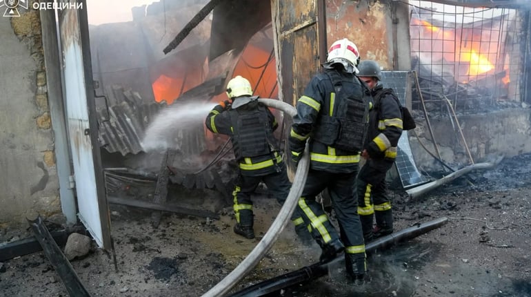 Одесу знову атакували «шахеди»: згорів склад із генераторами та гуманітаркою