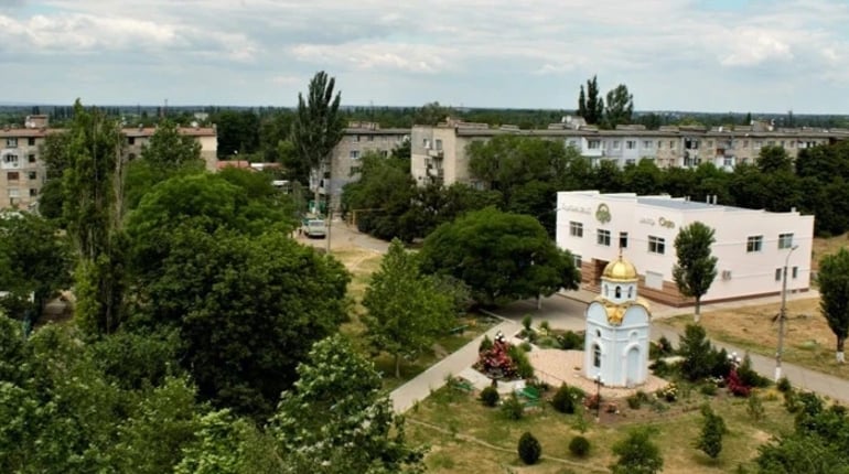 Хочете, щоб не було жодного тіньочка? Мешканці селища станції Дністер не задоволені обрізкою дерев