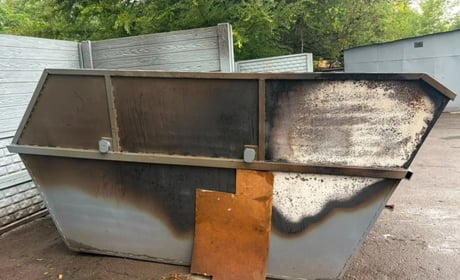 На Грушевського знову підпалили контейнери для сміття: нові прослужили лише два тижні