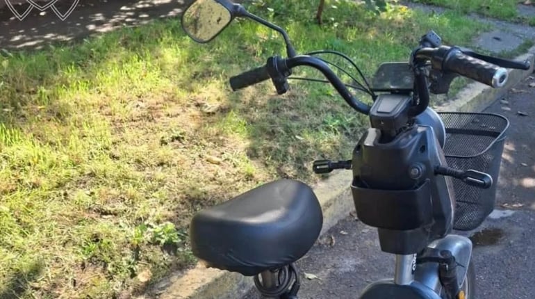 У Жовтих Водах поліція охорони затримала чоловіка за спробу викрадення електровелосипеда