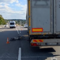На Кременеччині дитина потрапила під колеса вантажівки