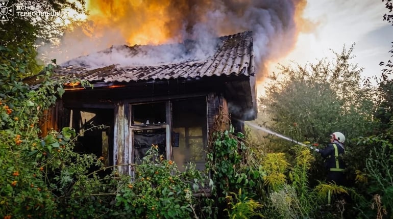 На Кременеччині за добу рятувальники ліквідували три пожежі