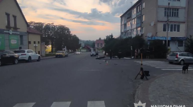 На Кременеччині автомобіль зіткнувся з мотоциклом