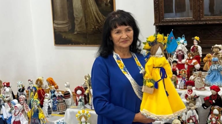 У Вишнівецькому палаці відкрили виставку ляльок-мотанок