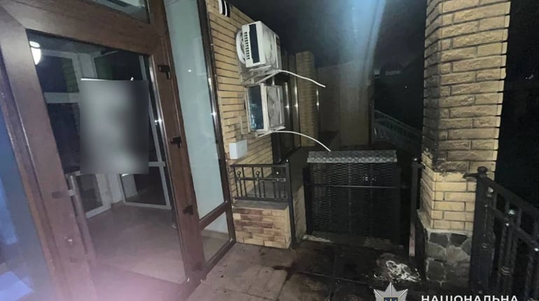 Житель Кременеччини підпалив вхід до банку: його затримали