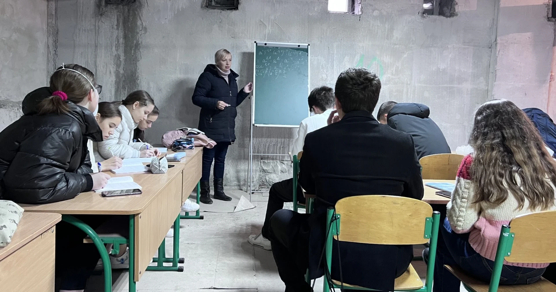 Як організовано навчання у школах і садочках Звягеля під час повітряних тривог та відключень світла