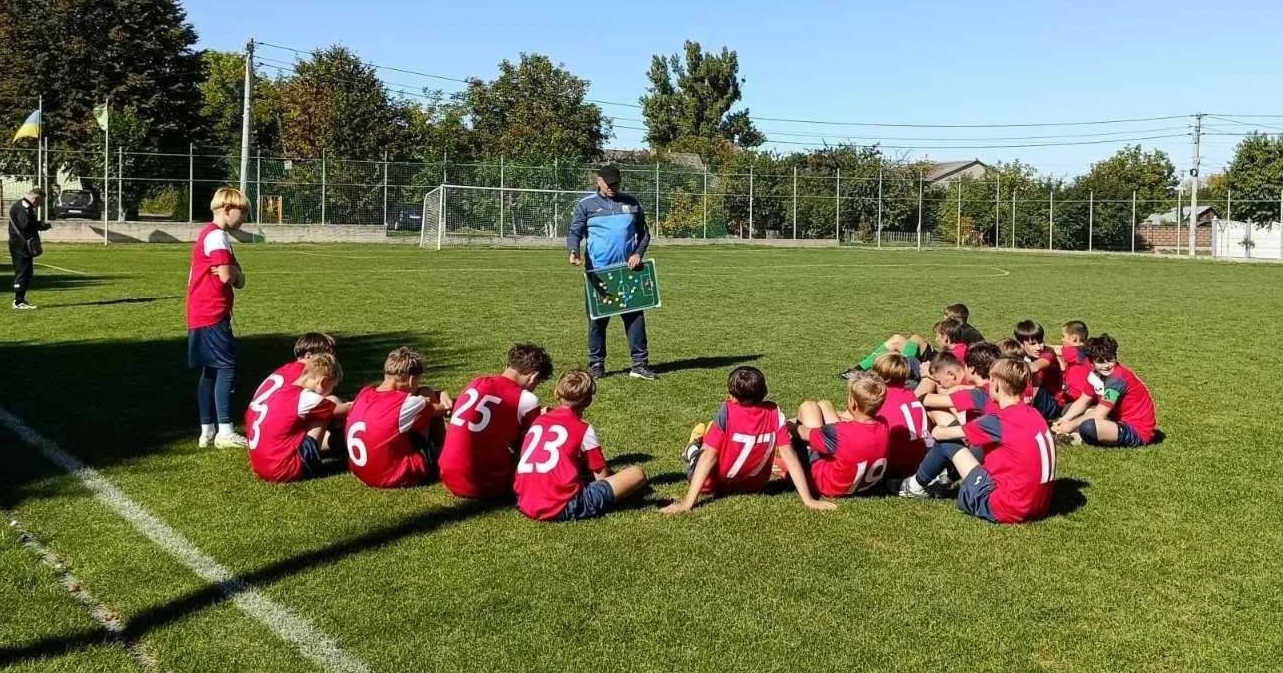 Дев'ять голів на виїзді: впевнена перемога юних футболістів ДЮКФП Звягель U-14