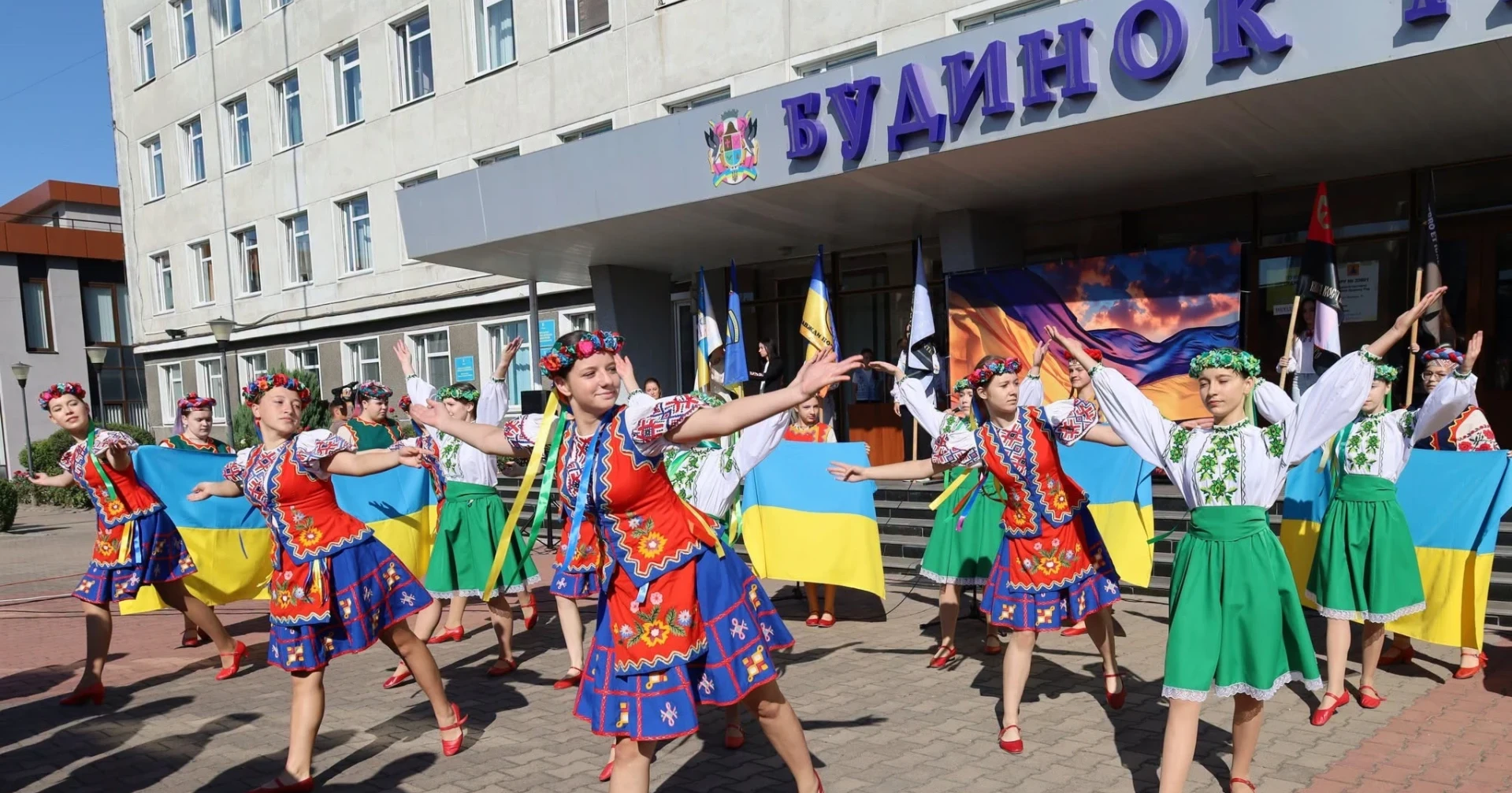 Вшанування героїв та нагородження: як Звягель святкував 35-ту річницю Незалежності України