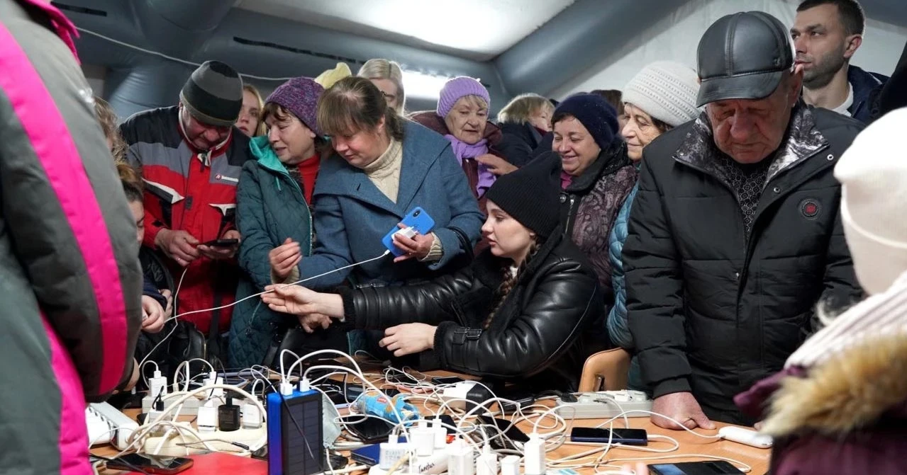 Де зарядити телефон і зігрітися: список Пунктів Незламності у Звягельському районі