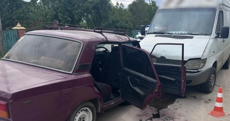 Зіткнення автівки з хлібовозом на Звягельщині: поліція завершила розслідування аварії