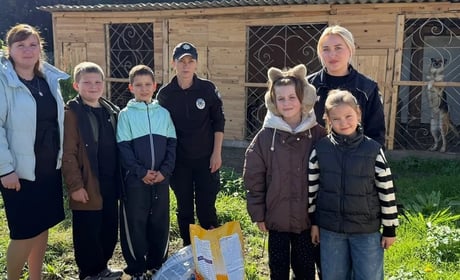 У Звягелі поліцейські та школярі підтримали притулок для тварин