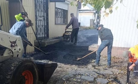 На КП "Міський ринок" завершують роботи з благоустрою та асфальтування