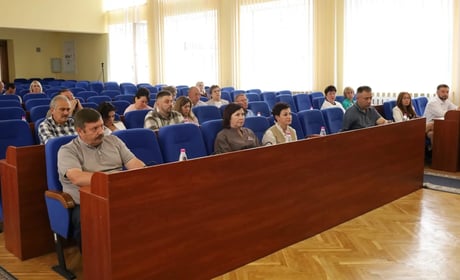 Зміни у тарифах, безкоштовні обіди для школярів та інвестиції: головні рішення виконкому у Звягелі