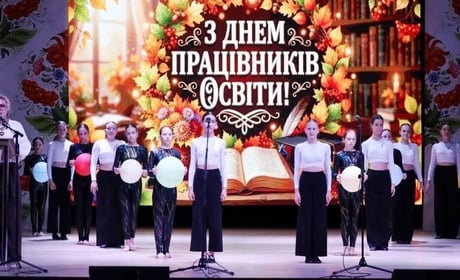 Звягель відзначив День працівників освіти: хто отримав статуетку "Сузір’я найвищих досягнень"