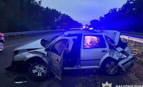 Автомобіль перекинувся на зустрічну смугу: троє звягелян травмувалися в ДТП