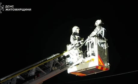 Росіяни вдарили по цивільних об'єктах Житомирщини: пошкоджено супермаркет та вокзал