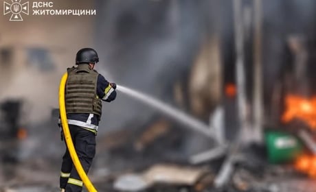 Рятувальники показали фото ліквідації пожеж на двох заправках Звягельщини