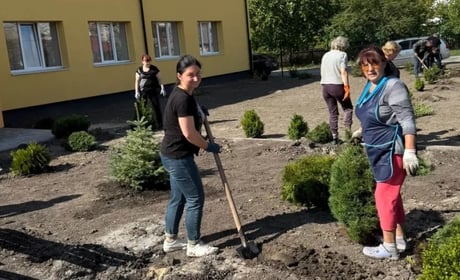 У Звягелі наводять лад навколо майбутнього дому для літніх людей та осіб з інвалідністю