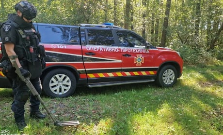 Небезпечна знахідка поблизу Звягеля: місцеві жителі натрапили на міну