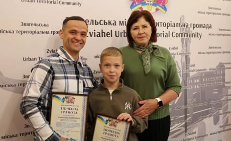 У Звягельській міській раді відзначили учасника шоу "Україна має талант" Матвія Волобоєва