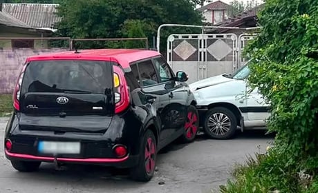 Поліція з'ясовує обставини ДТП у Звягелі за участю Kia та Peugeot