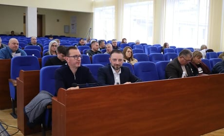 Підтримка військових, освітян та розвиток комунальної сфери: чим запам'яталася 76-та сесія міськради