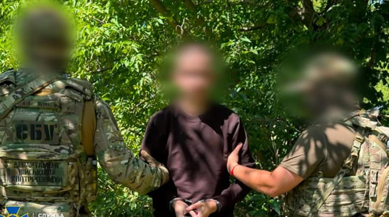 Агент фсб із Житомирщини навів ракети на власний підрозділ: понад 100 дронарів встигли евакуювати