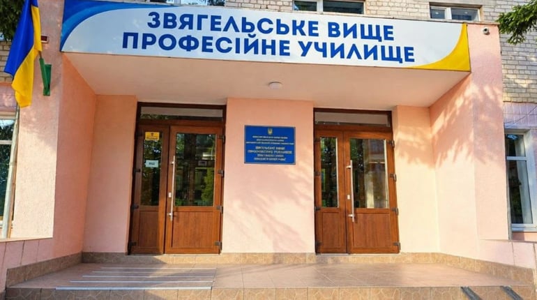 Самі собі будівельники: у Звягельському ВПУ за місяць відремонтували дах, теплотрасу і гуртожиток