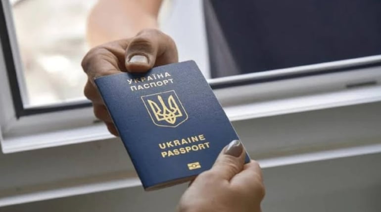 Паспорти не оформлюють: ДМС призупинила послуги через збій у зв'язку
