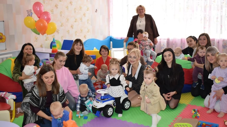 «Треба витягати наших мам з їхньої мушлі»: у Звягелі запрацював центр педагогічного партнерства