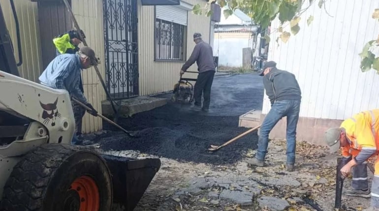 На КП "Міський ринок" завершують роботи з благоустрою та асфальтування