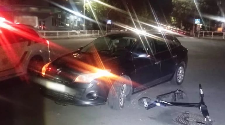 На перехресті у Звягелі зіткнулися автівка з електросамокатом під керуванням підлітка