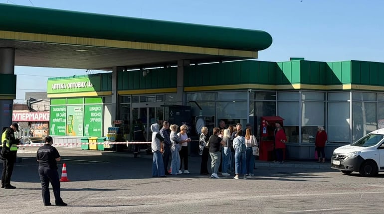 Акція протесту біля АЗС "WOG" у Звягелі: на заправці демонтують газовий модуль