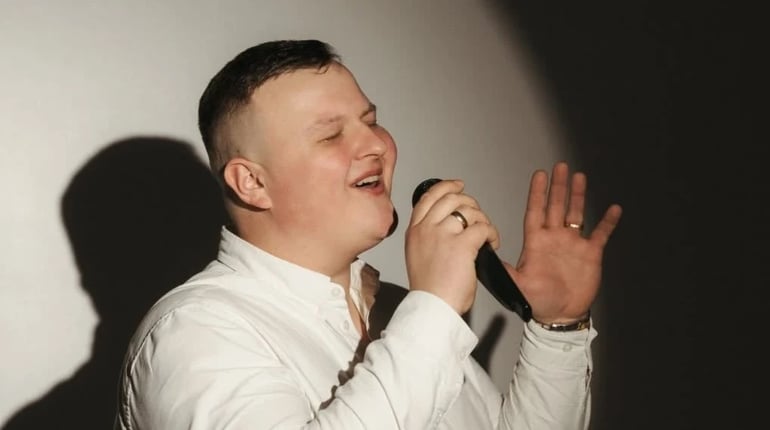 Звягелянин Роман Куницький переміг у "Караоке на майдані" у Житомирі