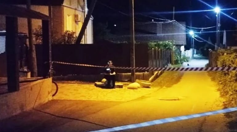 Поблизу одного з магазинів у Звягелі чоловік вдарив ножем знайомого у шию