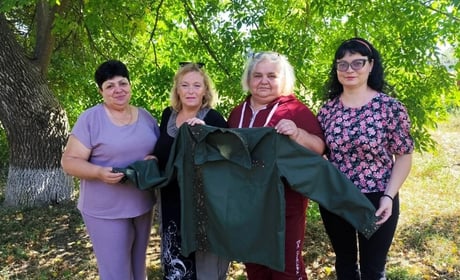 Сорочка надії: у Знам’янці Другій вишили оберіг для звільненого з полону земляка