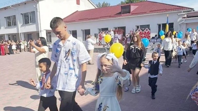 "Україна починається з нас": як у Дмитрівському ліцеї розпочався новий навчальний рік
