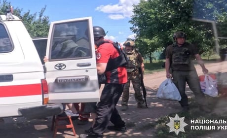 Поліцейські «Білого Янгола» продовжують евакуацію цивільних із Великобурлуцької громади