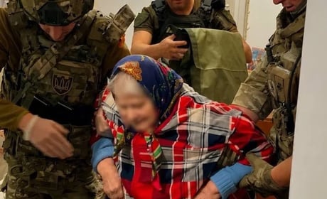 Поліцейські допомогли евакуювати маломобільних мешканців Великого Бурлука